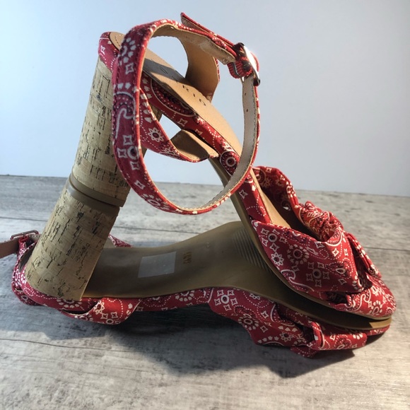 Torrid Red Bandana Print Chunky Cork Heels Ankle Buckle Size 9WW Women - Picture 13 of 16